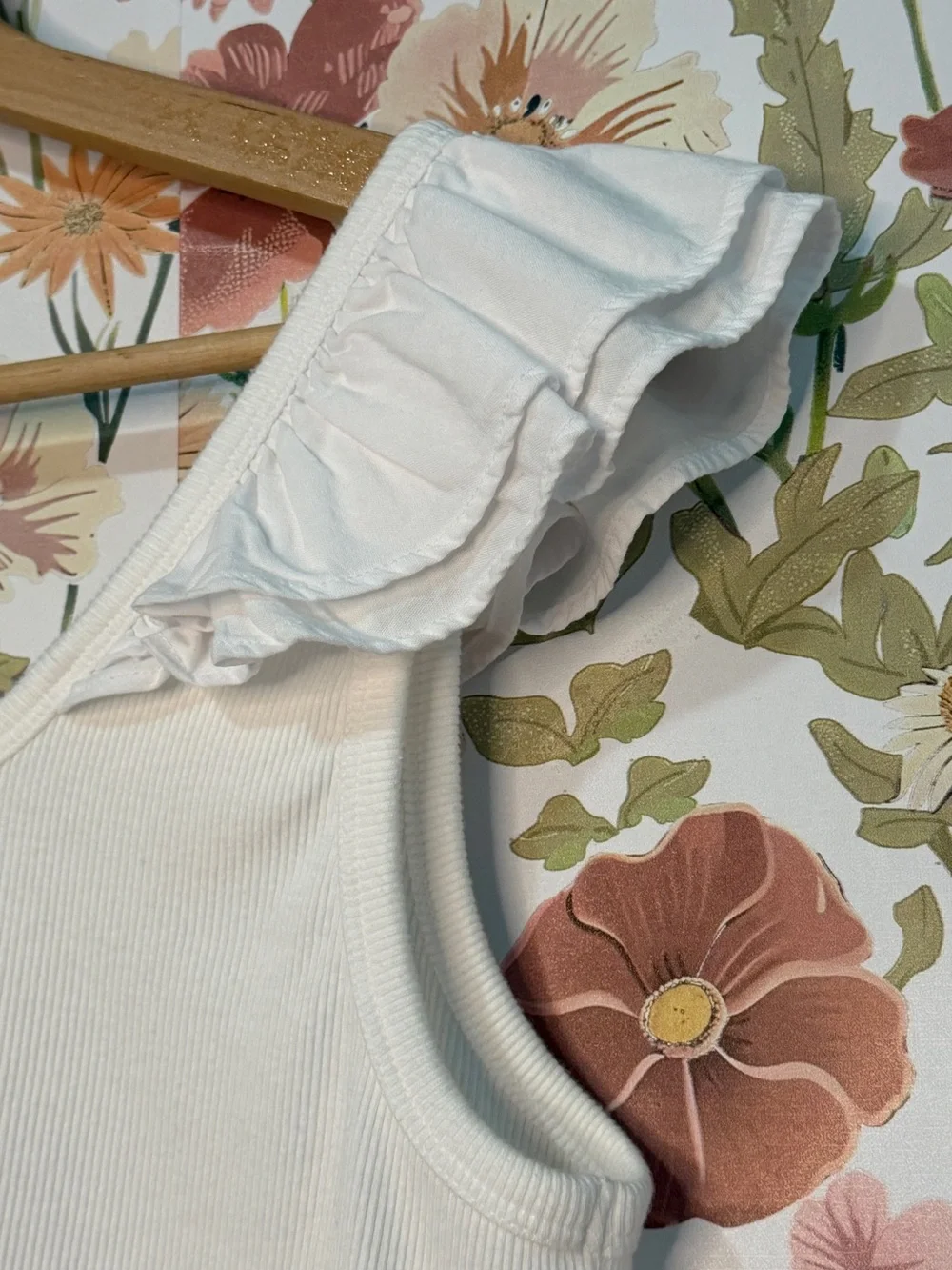 Old Navy White Ruffle-Shoulder Tank Top - Picture 11 of 15